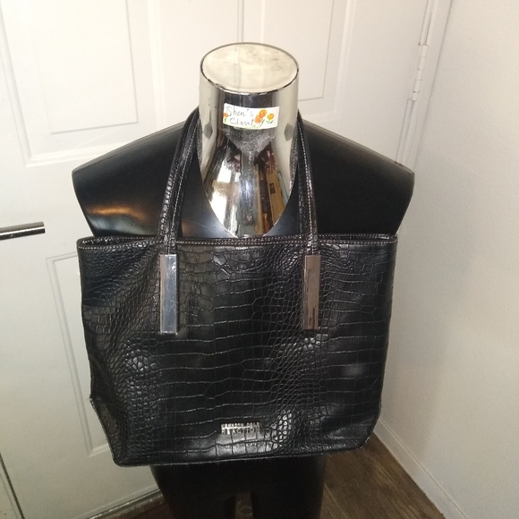 Kenneth Cole Reaction Purse - Picture 7 of 8